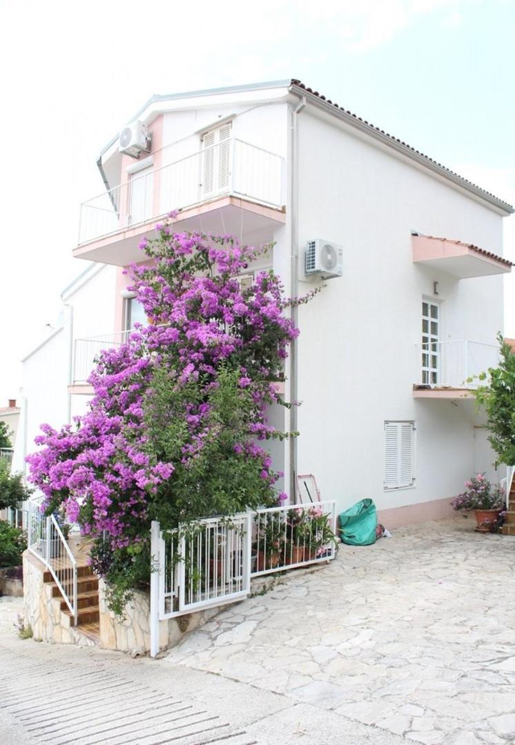 Apartment Bajuti Primošten Buitenkant foto