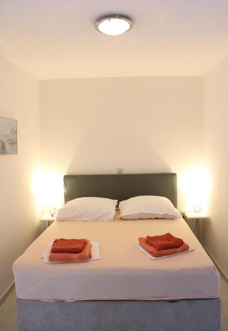 Apartment Bajuti Primošten Buitenkant foto