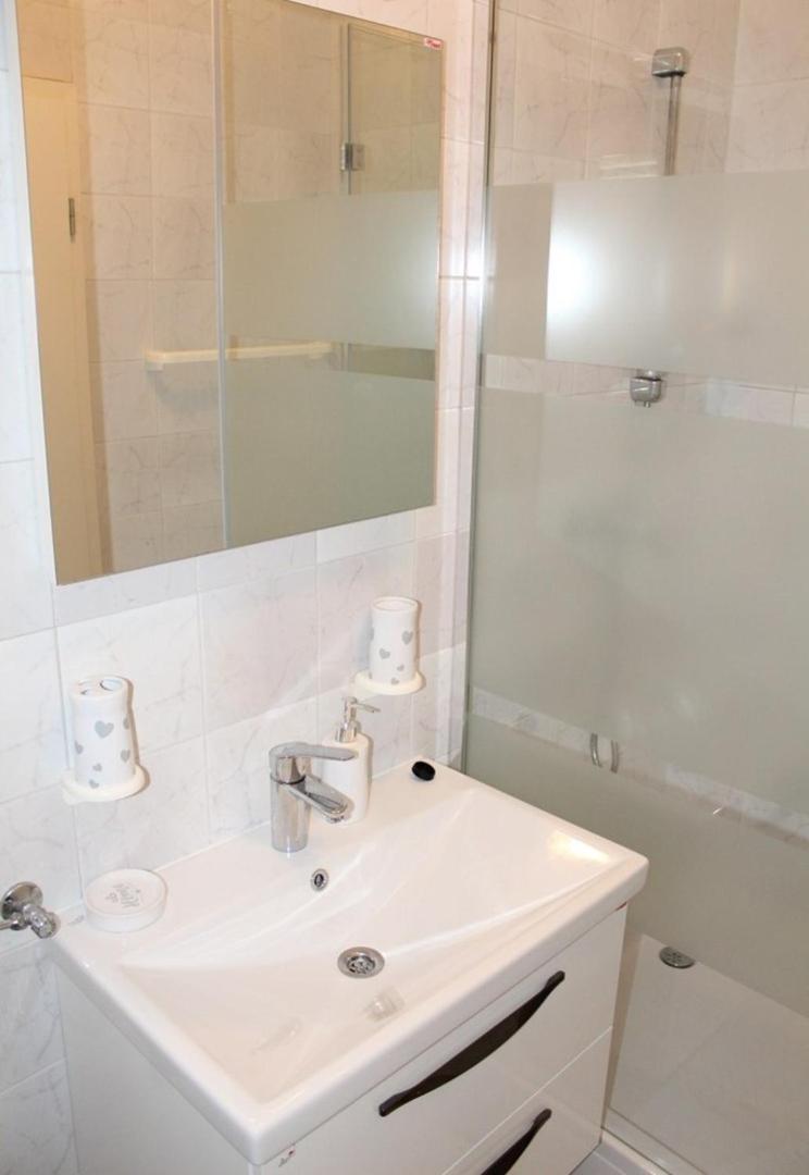 Apartment Bajuti Primošten Buitenkant foto