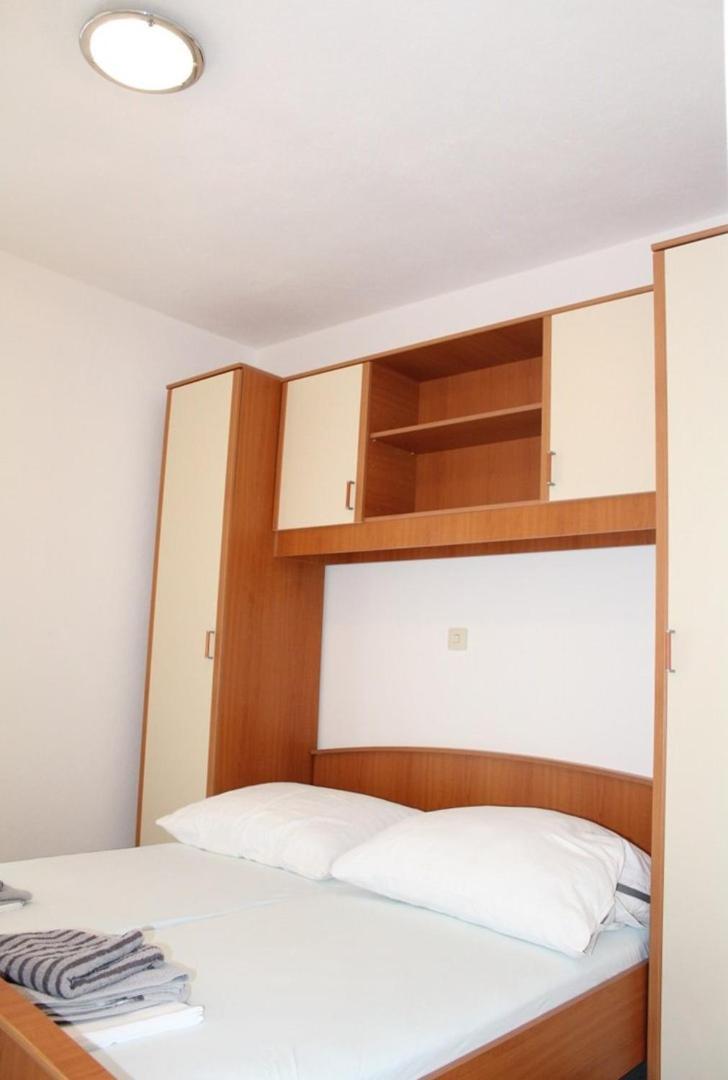 Apartment Bajuti Primošten Buitenkant foto